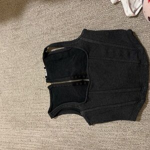 Chic Black Zip-Up Vest